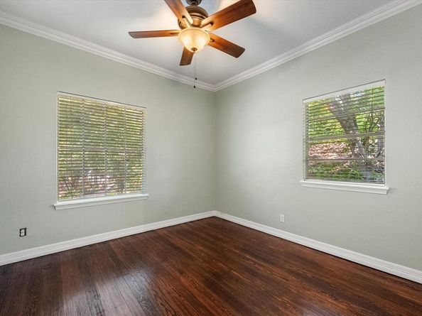 318 S Edgefield Avenue , Dallas Texas 75208