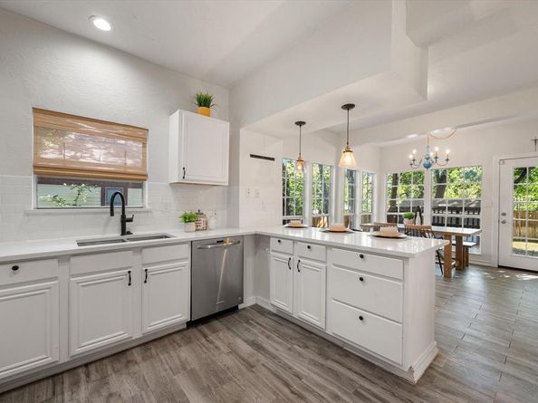 318 S Edgefield Avenue , Dallas Texas 75208