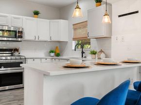 318 S Edgefield Avenue , Dallas Texas 75208
