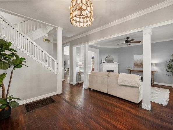 318 S Edgefield Avenue , Dallas Texas 75208