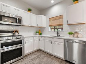318 S Edgefield Avenue , Dallas Texas 75208