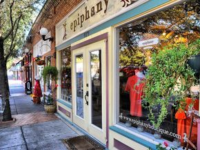318 S Edgefield Avenue , Dallas Texas 75208