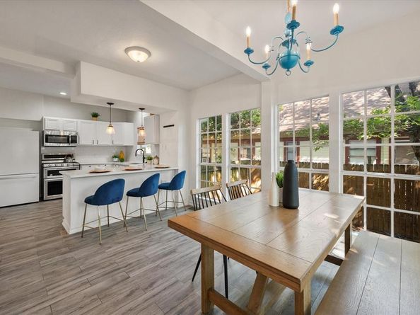 318 S Edgefield Avenue , Dallas Texas 75208