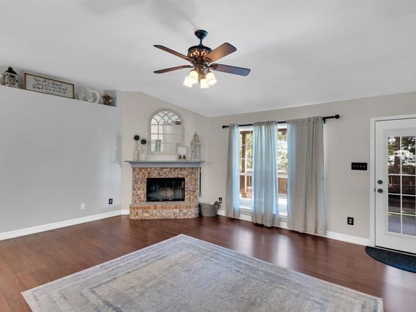 5528  Nuthatch Street , Dallas Texas 75236