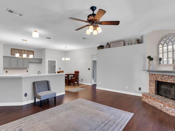 5528  Nuthatch Street , Dallas Texas 75236