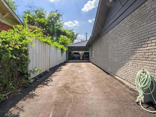 2506  Vaughn Boulevard , Fort Worth Texas 76105