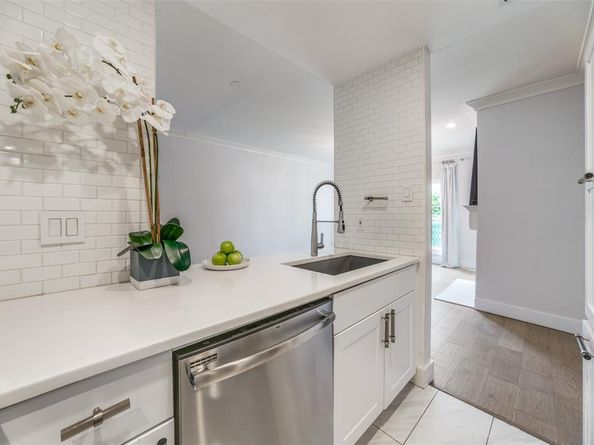 4034  Rawlins Street  104, Dallas Texas 75219