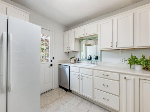 2217  Longwood Lane , Dallas Texas 75228
