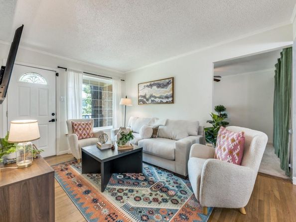 2217  Longwood Lane , Dallas Texas 75228
