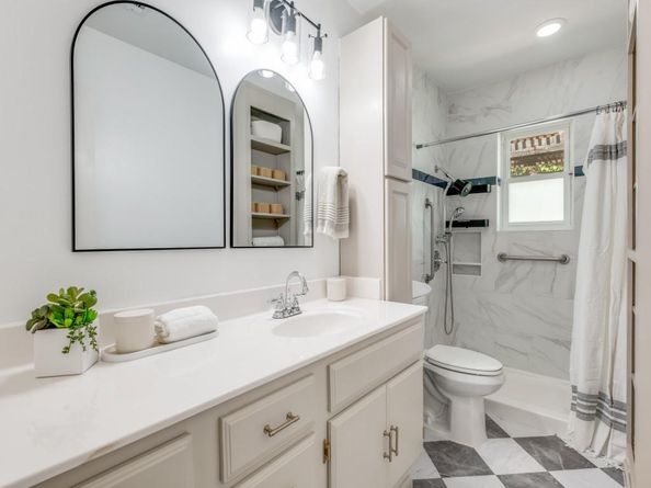 2217  Longwood Lane , Dallas Texas 75228