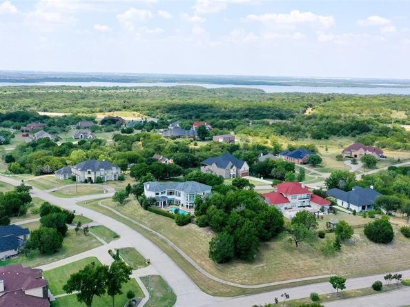324  La Reata Court , Cedar Hill Texas 75104