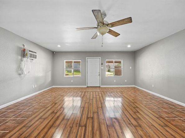3310  Meadow Oaks Drive , Garland Texas 75043