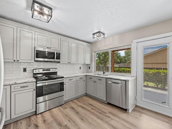 3310  Meadow Oaks Drive , Garland Texas 75043