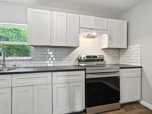 2837  Avenue A  , Fort Worth Texas 76105