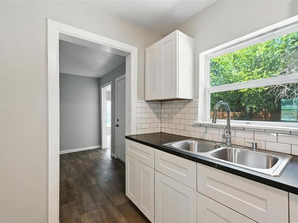 2837  Avenue A  , Fort Worth Texas 76105