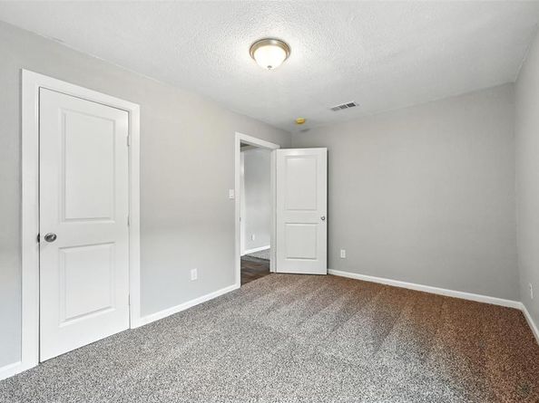 2837  Avenue A  , Fort Worth Texas 76105