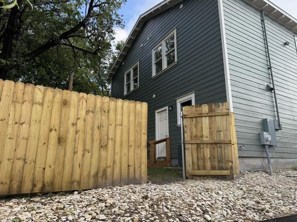 1606  College Avenue , Fort Worth Texas 76104