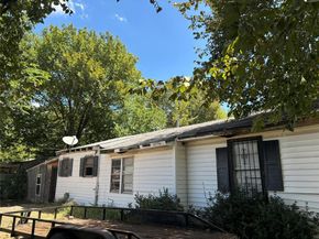 918  Local Vista Drive , Dallas Texas 75217