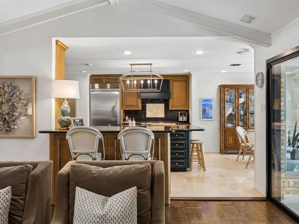 6929  Elmridge Drive , Dallas Texas 75240