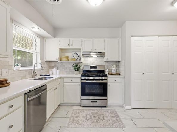 2114  Brookshire Street , Arlington Texas 76010