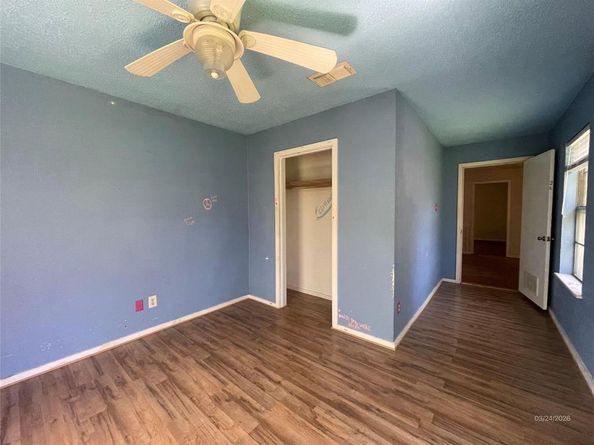 1100  Poe Street , Azle Texas 76020