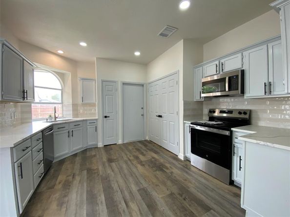 2800  Helen Lane , Mesquite Texas 75181