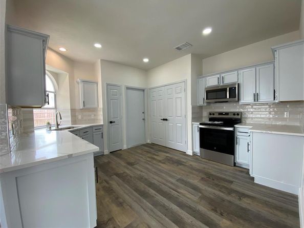 2800  Helen Lane , Mesquite Texas 75181