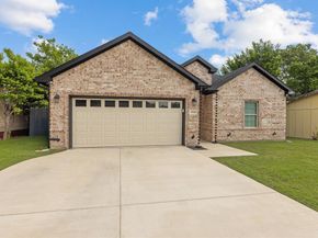 2808  Binyon  , Fort Worth Texas 76133