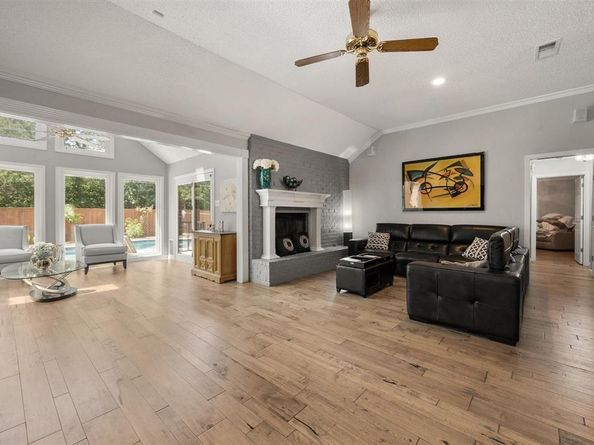 3404  Commander Court , Arlington Texas 76017