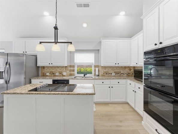 3529  Stone Creek Lane S, Fort Worth Texas 76137