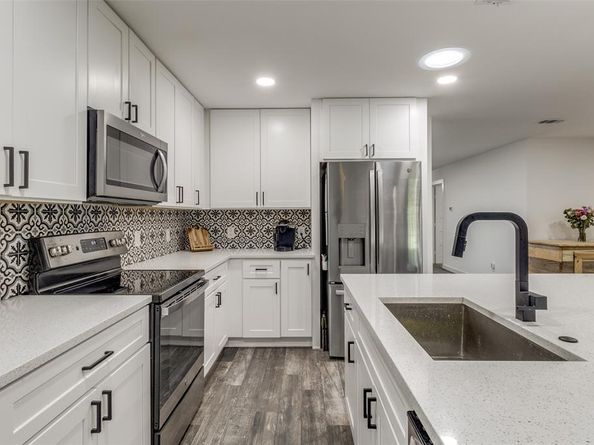 9038  Flicker Lane , Dallas Texas 75238