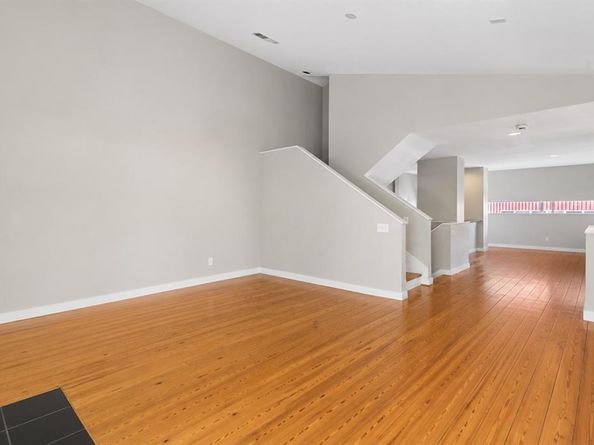2714  Shelby Avenue , Dallas Texas 75219