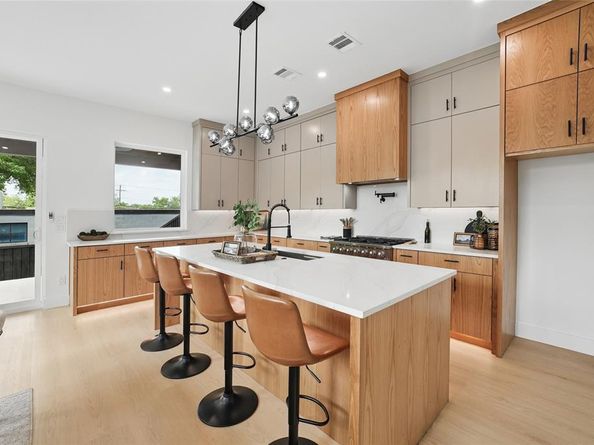 1827  Pollard Street , Dallas Texas 75208