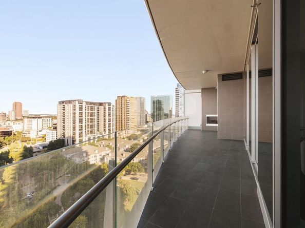 3130 N Harwood Street  1805, Dallas Texas 75201