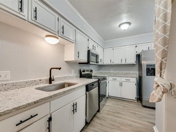 264  Rolling Hills Place , Lancaster Texas 75146