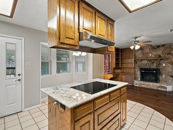 1802  Tulip Drive , Arlington Texas 76013