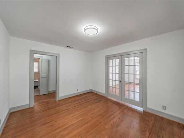 1411  Rosemon Avenue , Carrollton Texas 75006