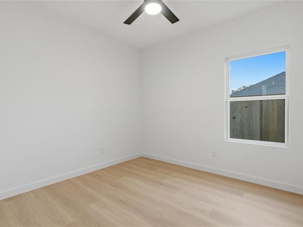 2319  Moffatt Avenue , Dallas Texas 75216