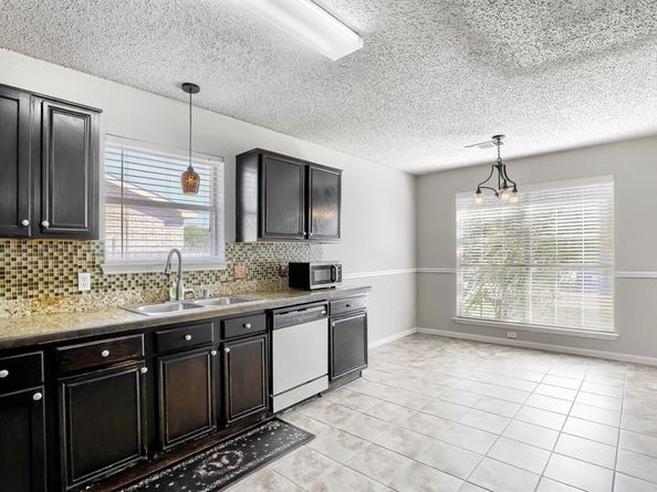 2039  Angelica Way , Dallas Texas 75217