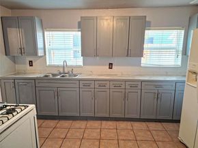 2721  Sharon Street , Dallas Texas 75211