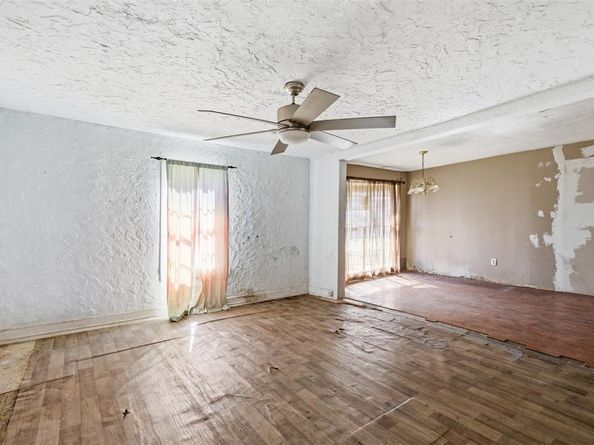 1703  Navaro Street , Dallas Texas 75208