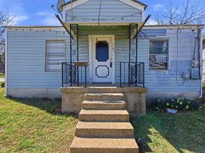 1703  Navaro Street , Dallas Texas 75208