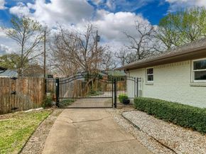 1012  Sleepy Hollow Drive N, Irving Texas 75061