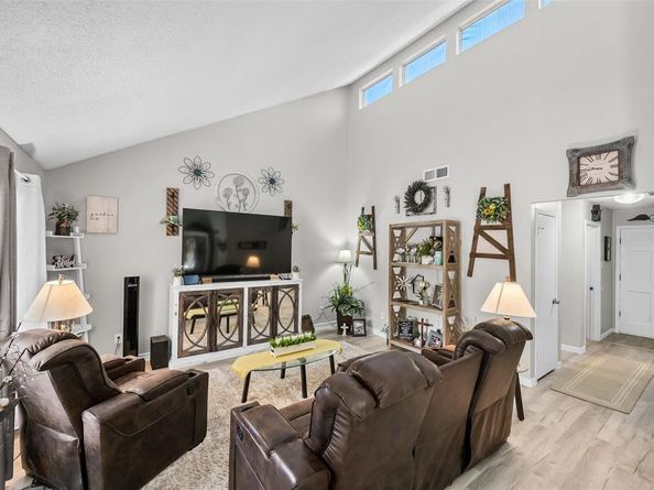 5702  Meadow Wood Lane , Fort Worth Texas 76112