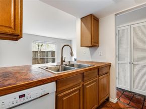 2702  Douglas Avenue  143, Dallas Texas 75219