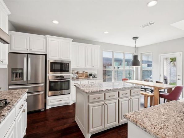 1124  4th Street , Argyle Texas 76226
