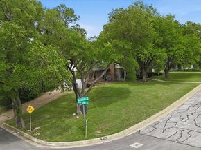 701  Raintree Road , Fort Worth Texas 76103