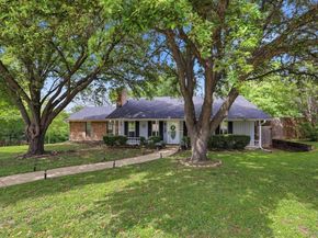 701  Raintree Road , Fort Worth Texas 76103