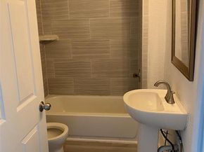 1019  Wayne Street , Dallas Texas 75223