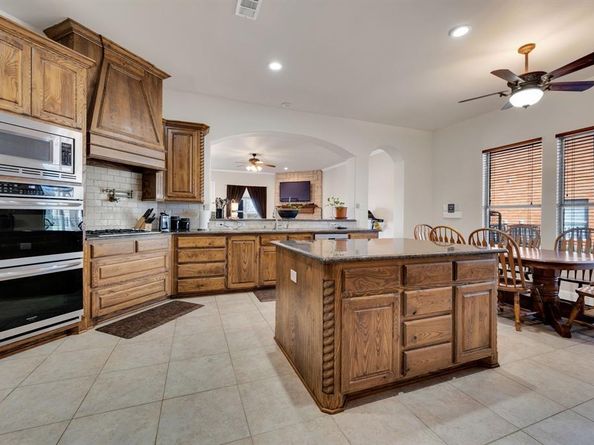 415  Breezeway Court , Cedar Hill Texas 75104